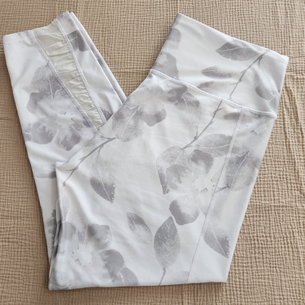 Aerie White and Gray Floral Leggings Size XXL